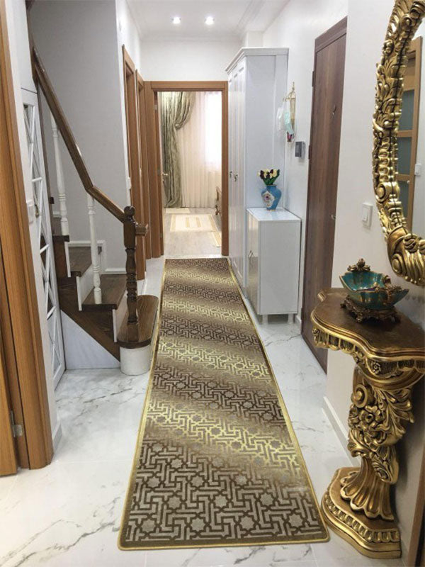 Trend Model 003 Hover Image